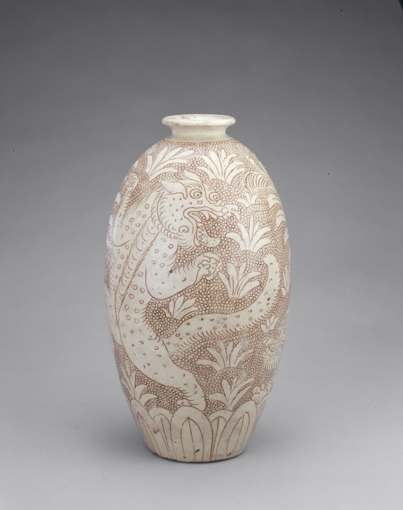 图片[1]-Dengfeng Kiln White Glazed Pearl-floor Double Tiger Pattern Bottle-China Archive